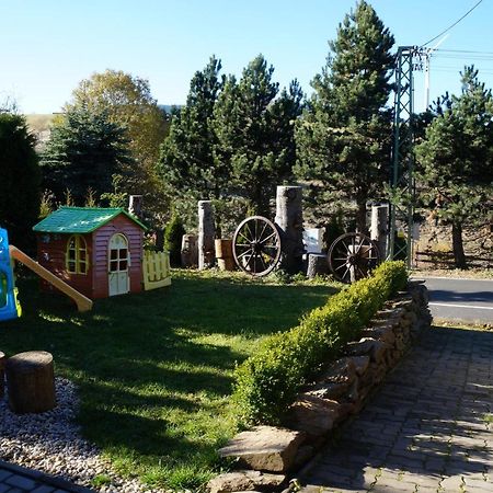 Chalupa Nela Apartmany Haj U Loucne Pod Klinovcem Loučná pod Klínovcem Kültér fotó